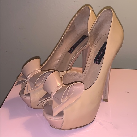 BLUSH Bow patent leather peep toe heels - Picture 8 of 15